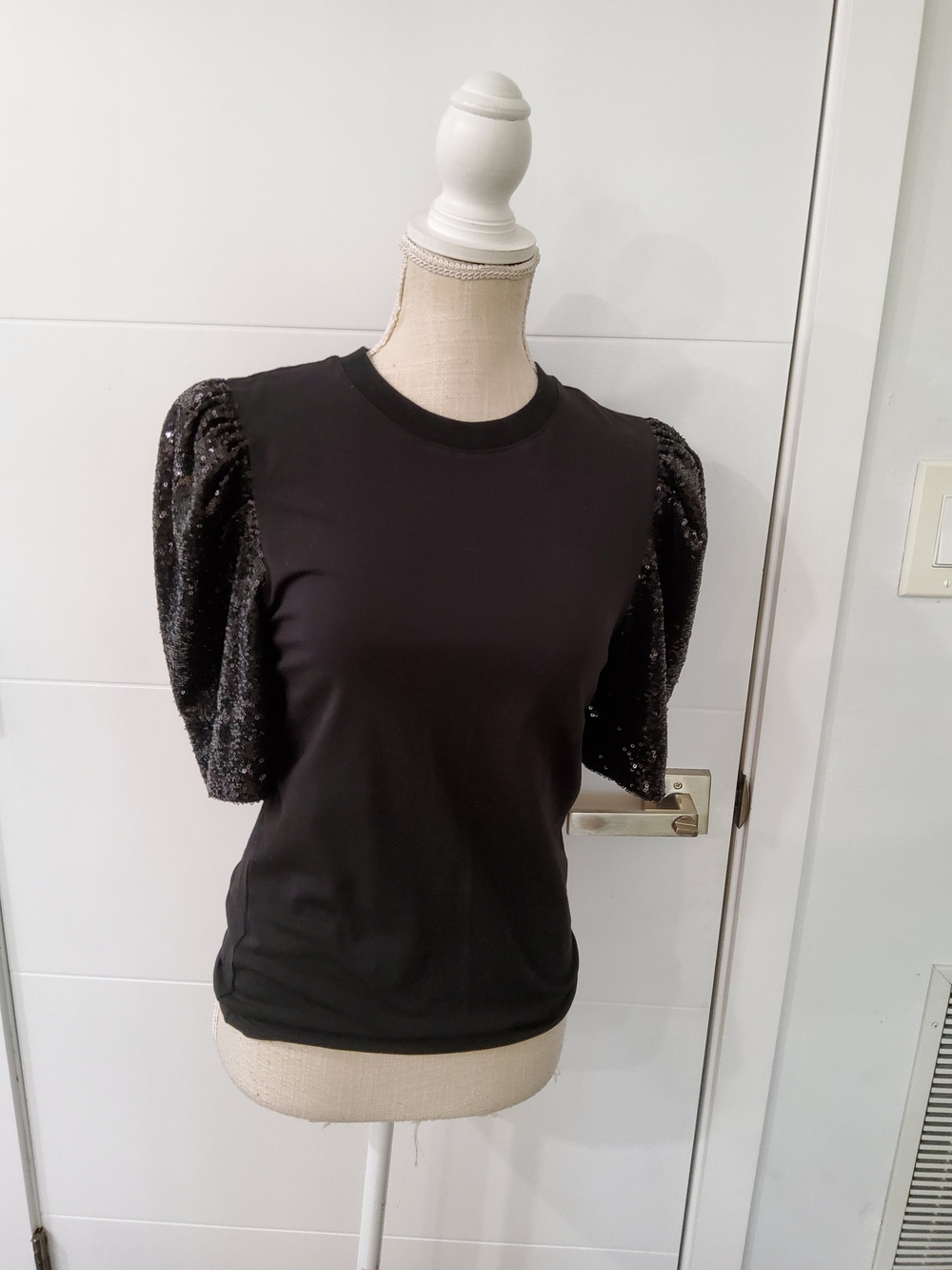 Black Puff Sleeve Sequin Tee Size L